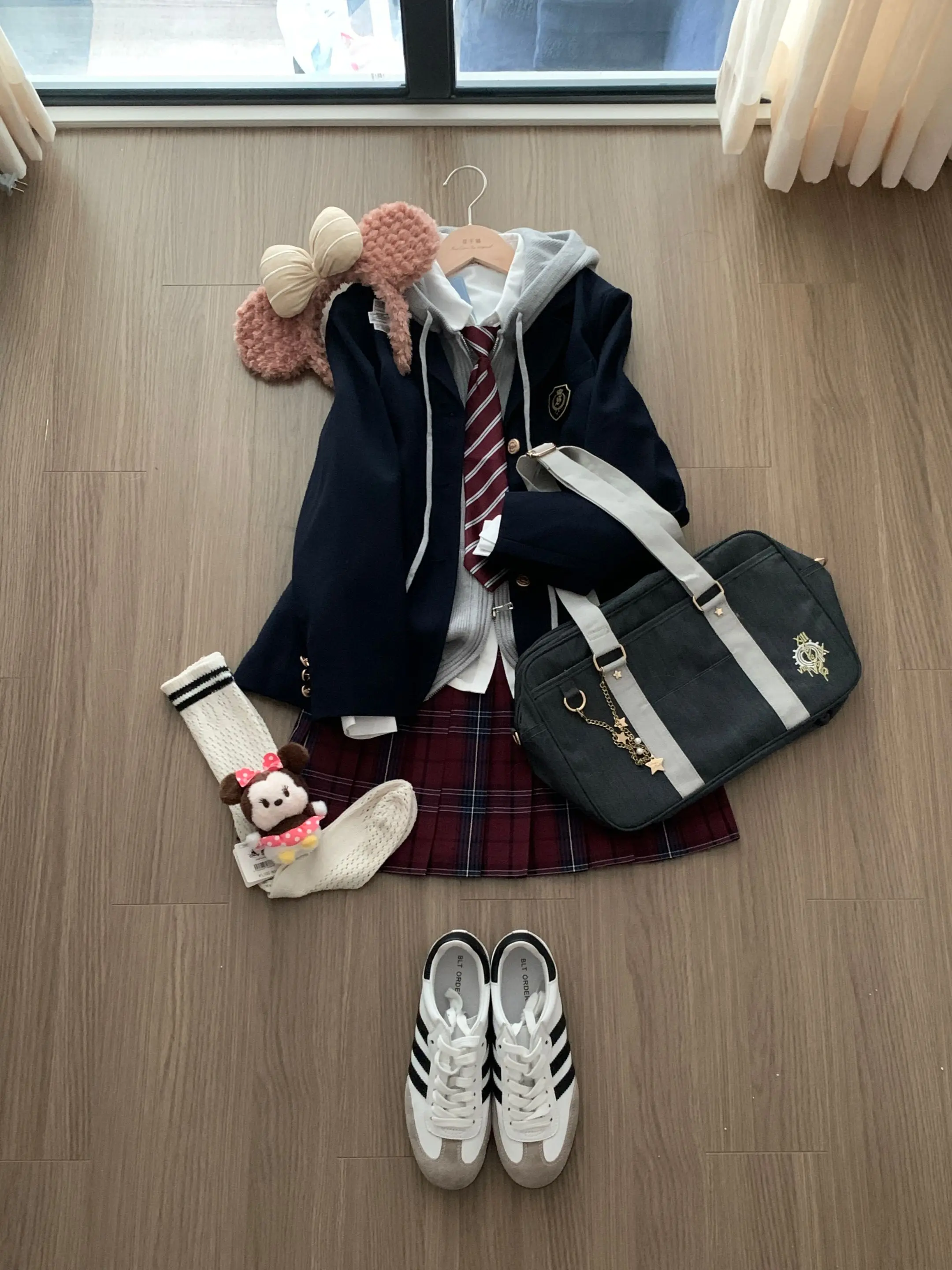 西服还是卫衣。
