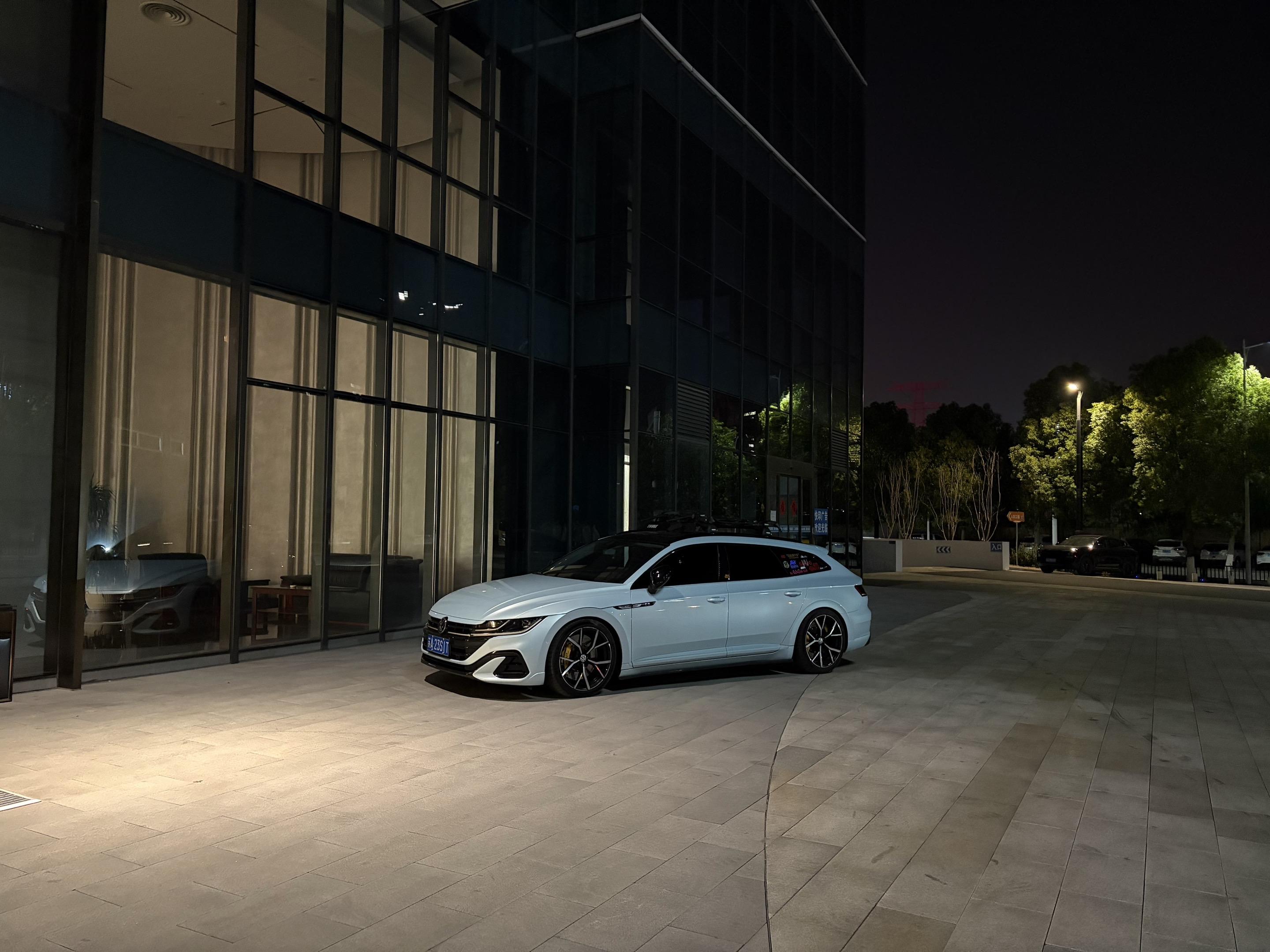 人生不过如此 少时敢摘天边月，妄称人间第一流。鲜衣怒马踏青丘，不信岁月...