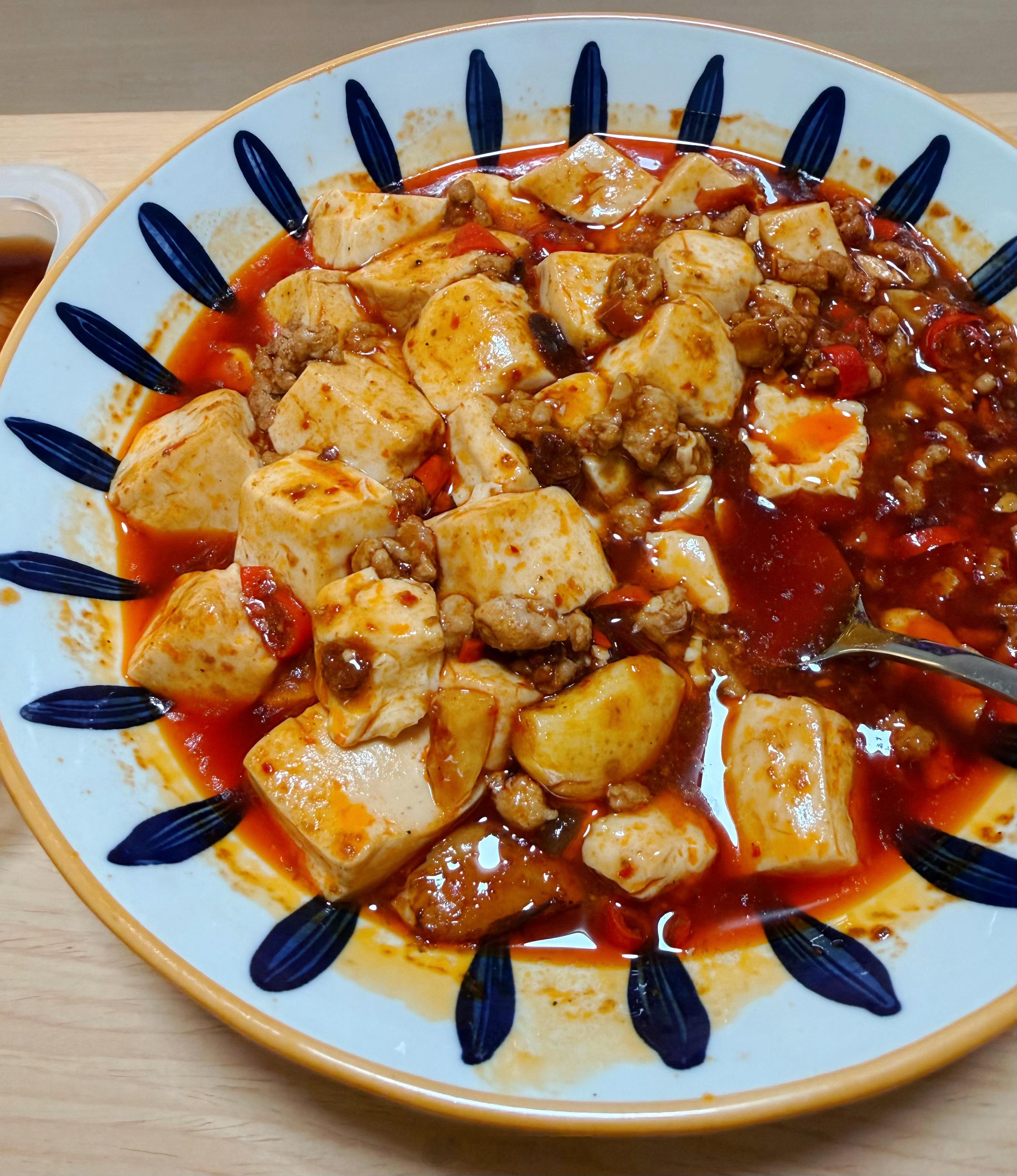 一上班就没时间好好吃饭，晚上回家累得想吐汤汁给我露了一手麻婆豆腐 里面加肉糜真的