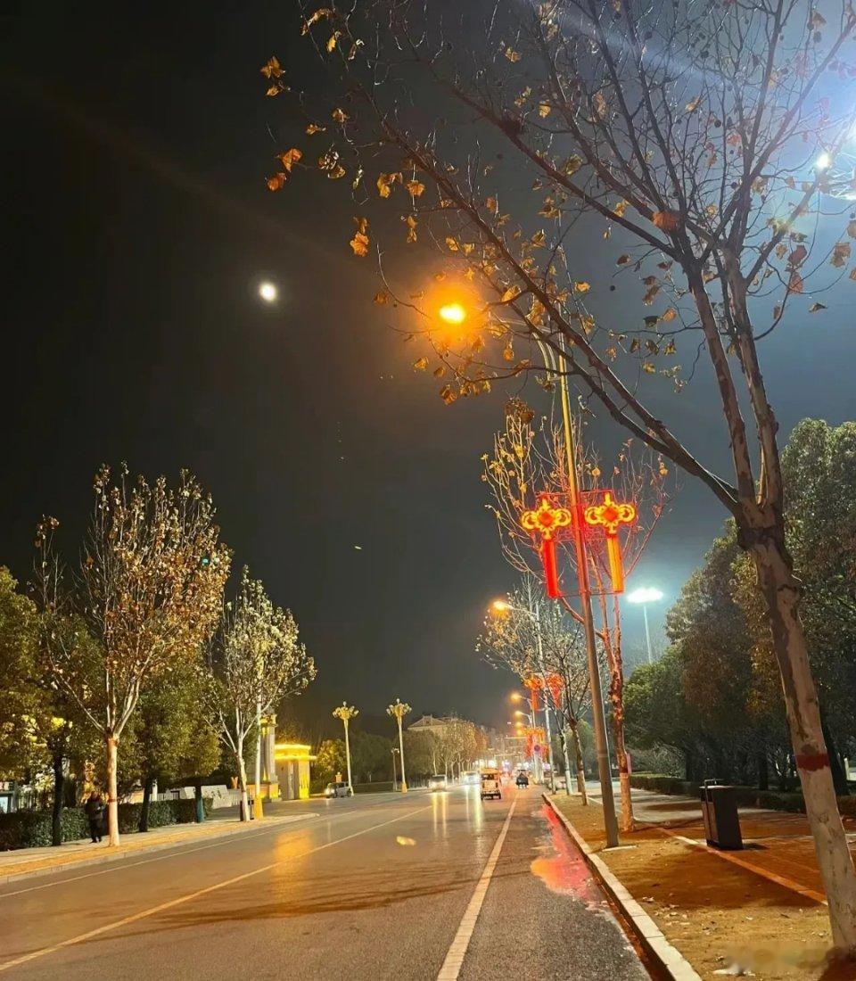 其实，不是年味没了，只是主角不是我们这代人了。以前的年味，是长辈给你的仪式感，给