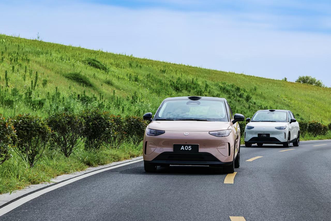 预算10万内，纯电代步车咋选？
 
想给老婆买台代步小车，平时接送小孩方便点。预