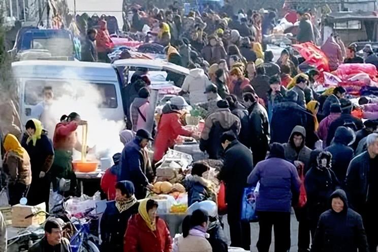 最近“哪些东西最不该涨价”冲上热搜，评论区全是心酸：工资三年没涨，水电气药费却月