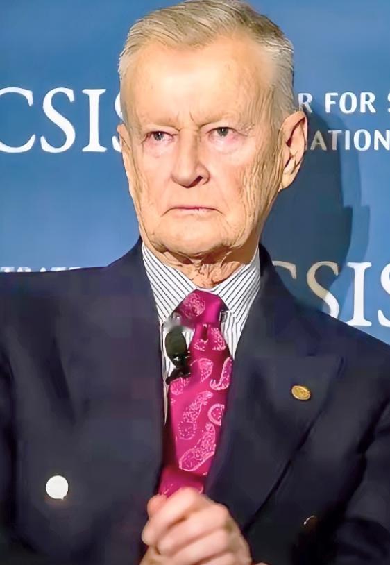 美国一个顶级的战略家，和基辛格齐名的那种，晚年反复说，我们犯了个天大的战略错误。