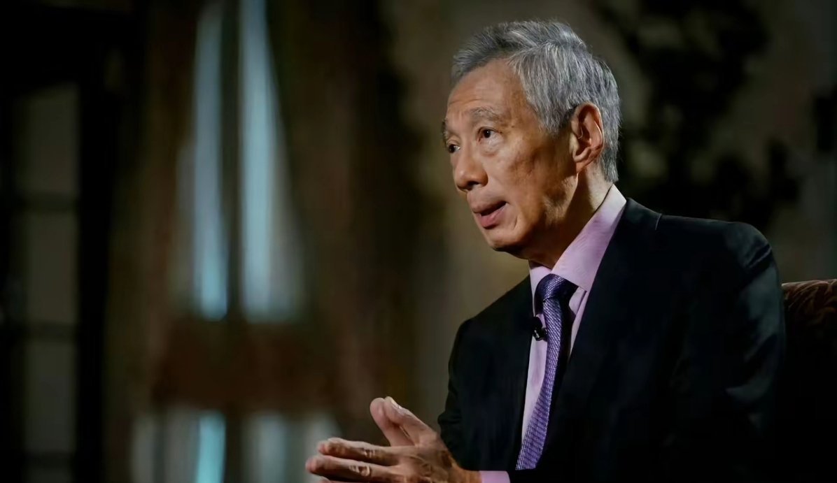李显龙说，中新是两个不同的国家，新加坡选择与中国合作并非源于血缘，而是共同利益。