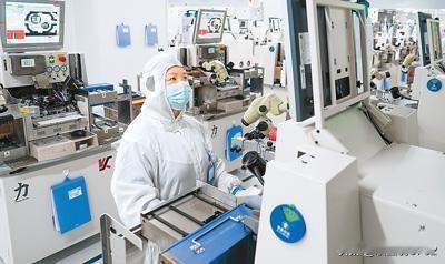 本质上看，AI突破不是单一技术的"顿悟"，而是算法、算力、数据、工程、人才、资本