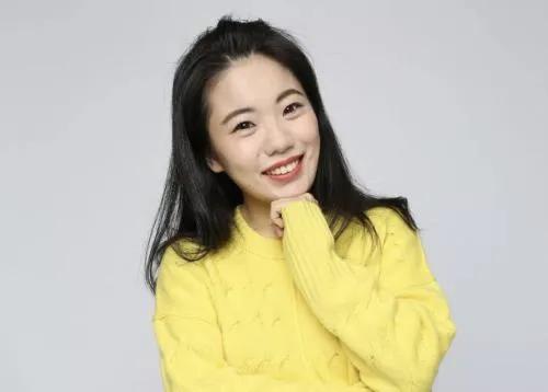 清华教授实名举报！蒋方舟硕士论文涉嫌全面造假，人大正式介入
 
昔日天才作家蒋方
