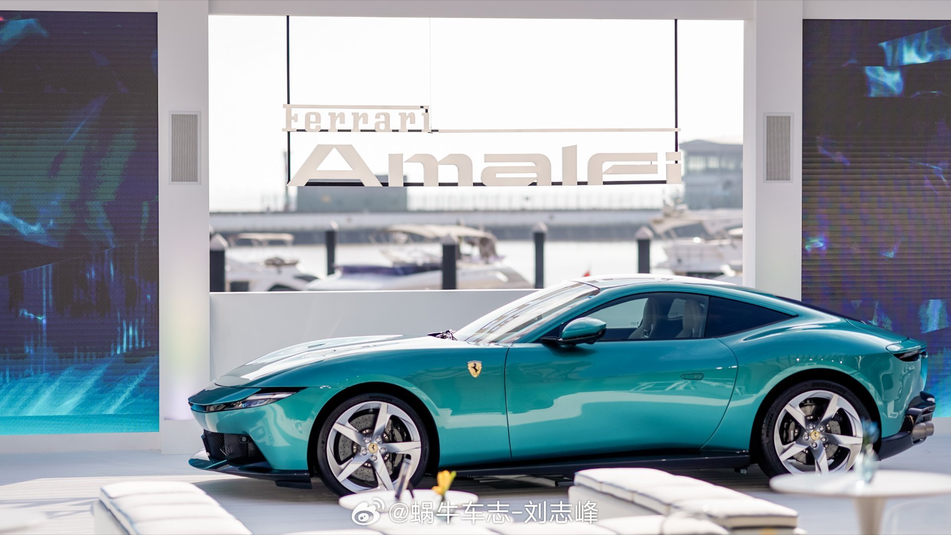 走近看，法拉利amalfi 确实有了许多与众不同，甚至超越前作Roma的细节，这