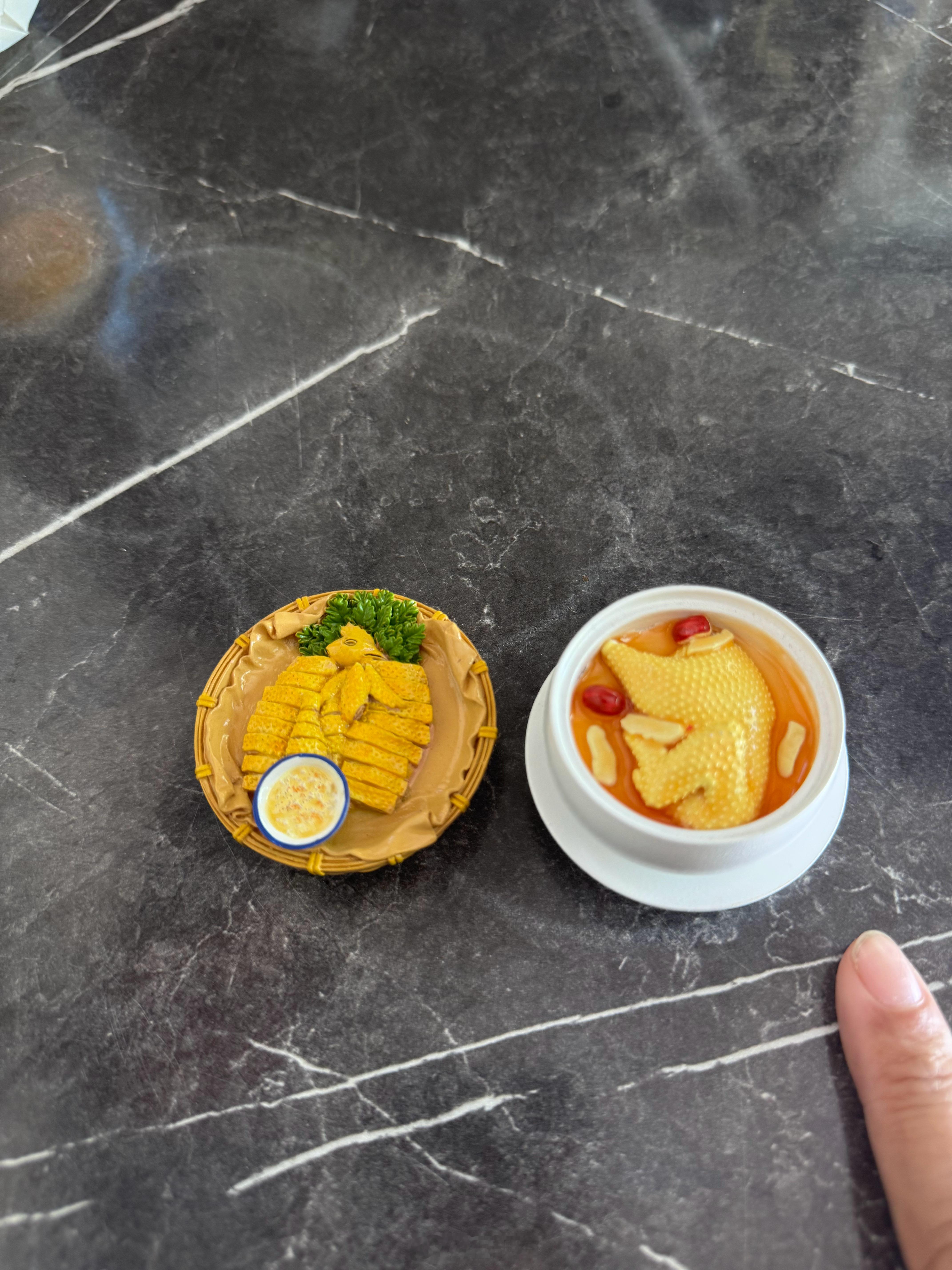 节日快乐，今天中午吃大餐。很大的大餐喔。愿儿童们少受父母自恋吸食，少受精神操控，