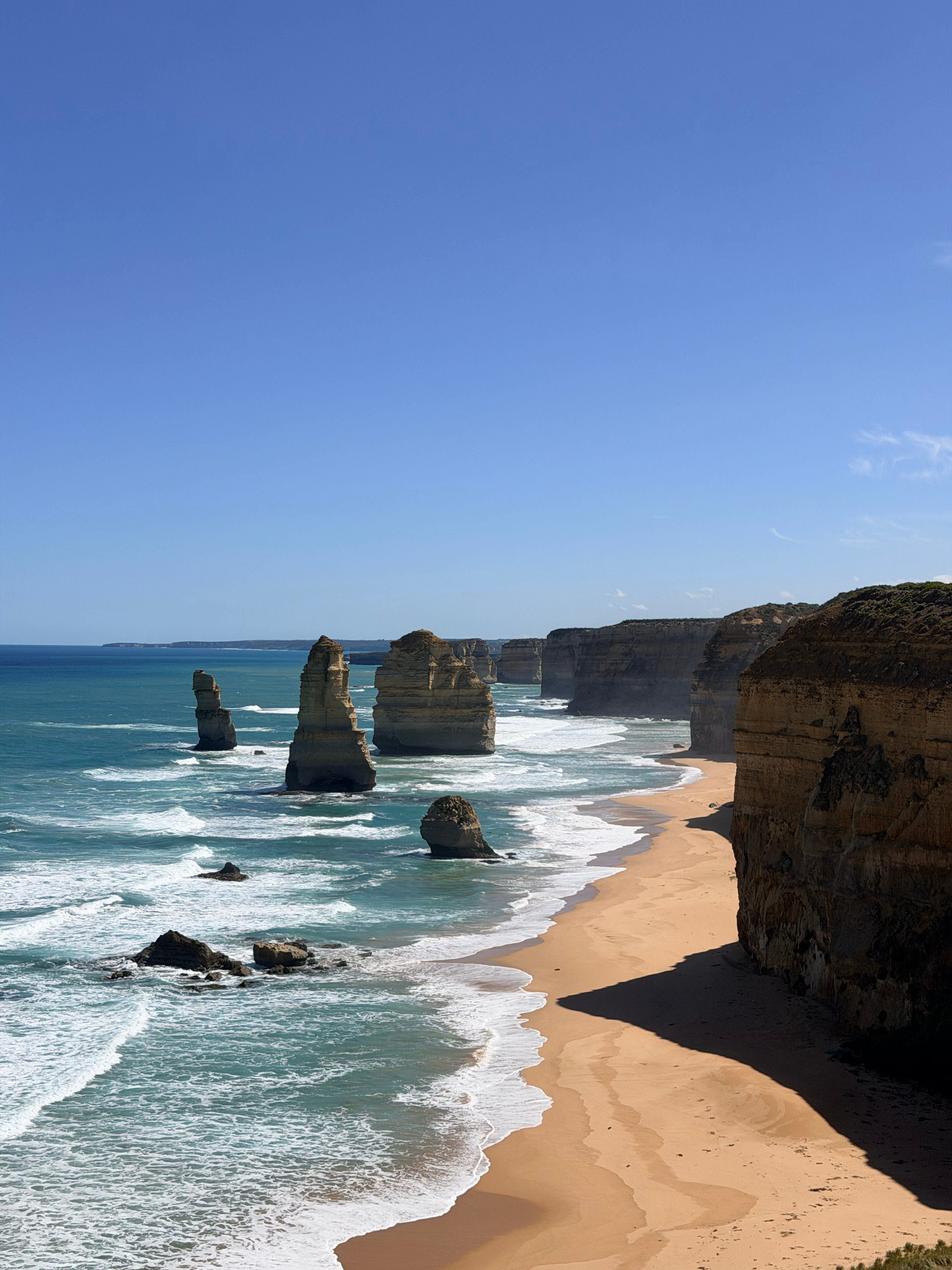 我一直认同的观点就是，一定要趁着年轻多享受世界，保持乐观的心态，这个世界没有什么