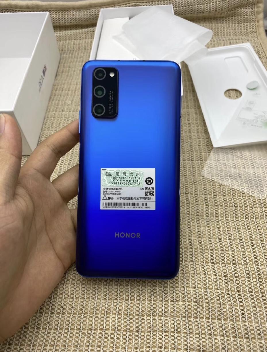 经常有粉丝问我，2026年了，老牌旗舰荣耀V30Pro还值不值得入手？二手价格这