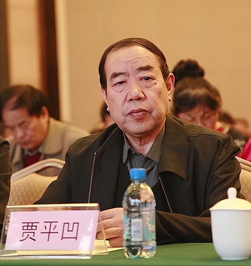 “流氓作家”贾平凹再次语出惊人：“跟睡过的女人比，玩暧昧的女人更有感觉，女人趴下