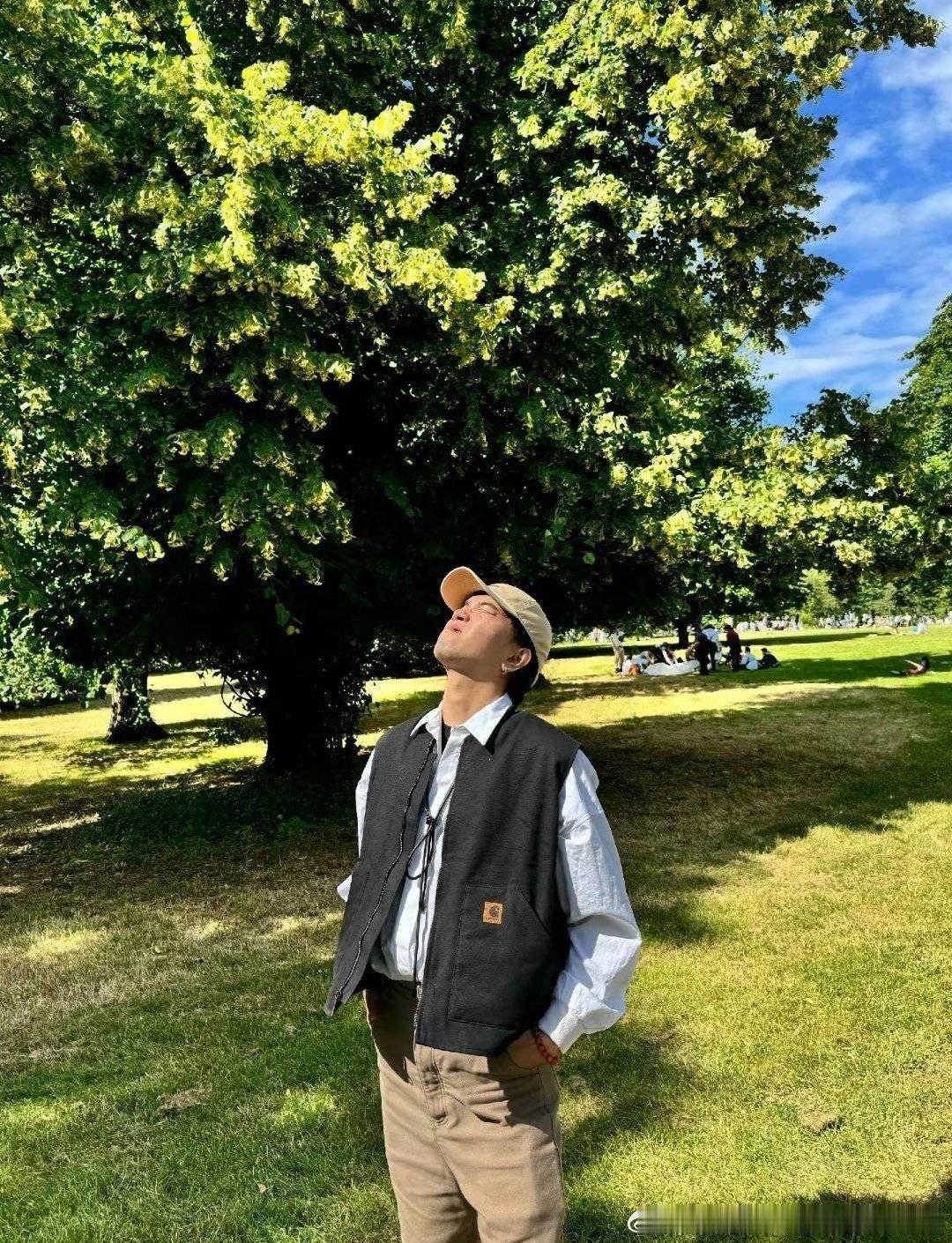 为少爷点一首野餐🎶很喜欢这组照片 