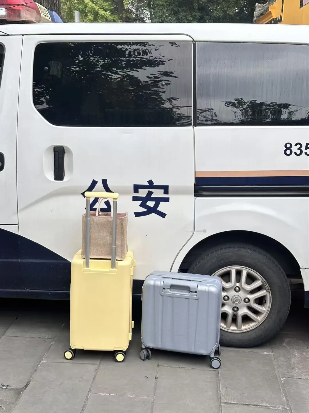 大家是懂行李箱停放的