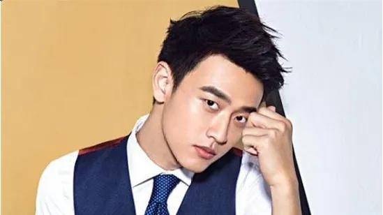 刷到王天辰这条微博，真的被他短短5个字的清醒狠狠戳中了。
 
3月4日，王天辰更