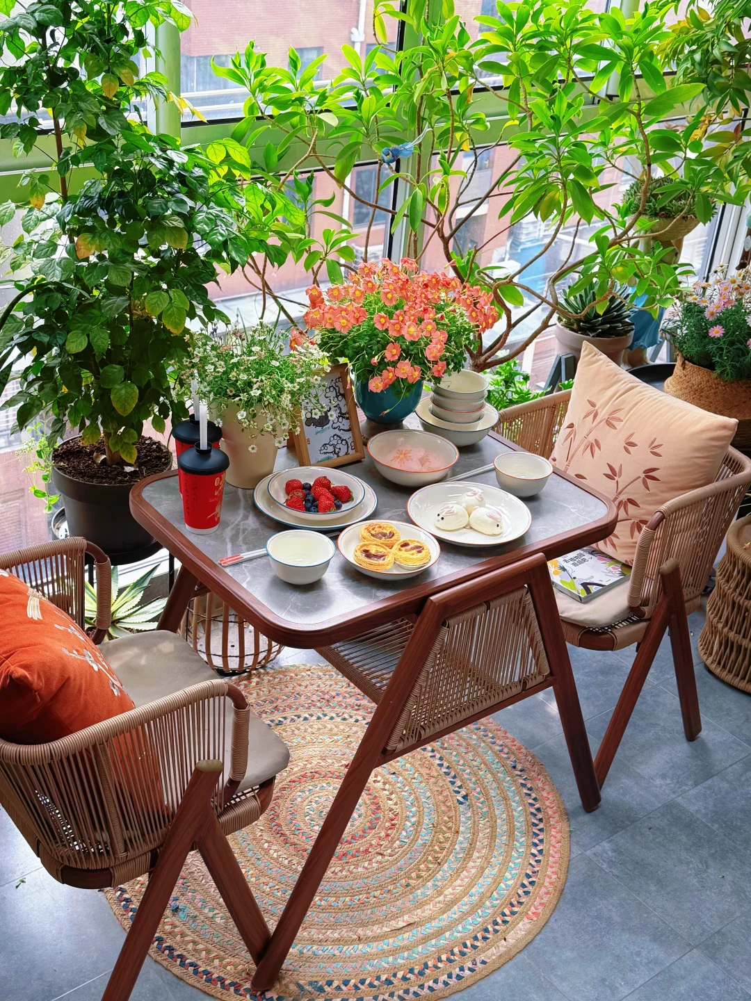 城市里的秘密花园，春日阳台早餐天花板！