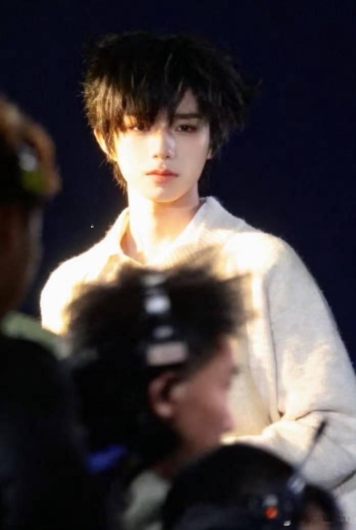 王橹杰杀青期待和付彬言学长在大屏幕上相见！ 