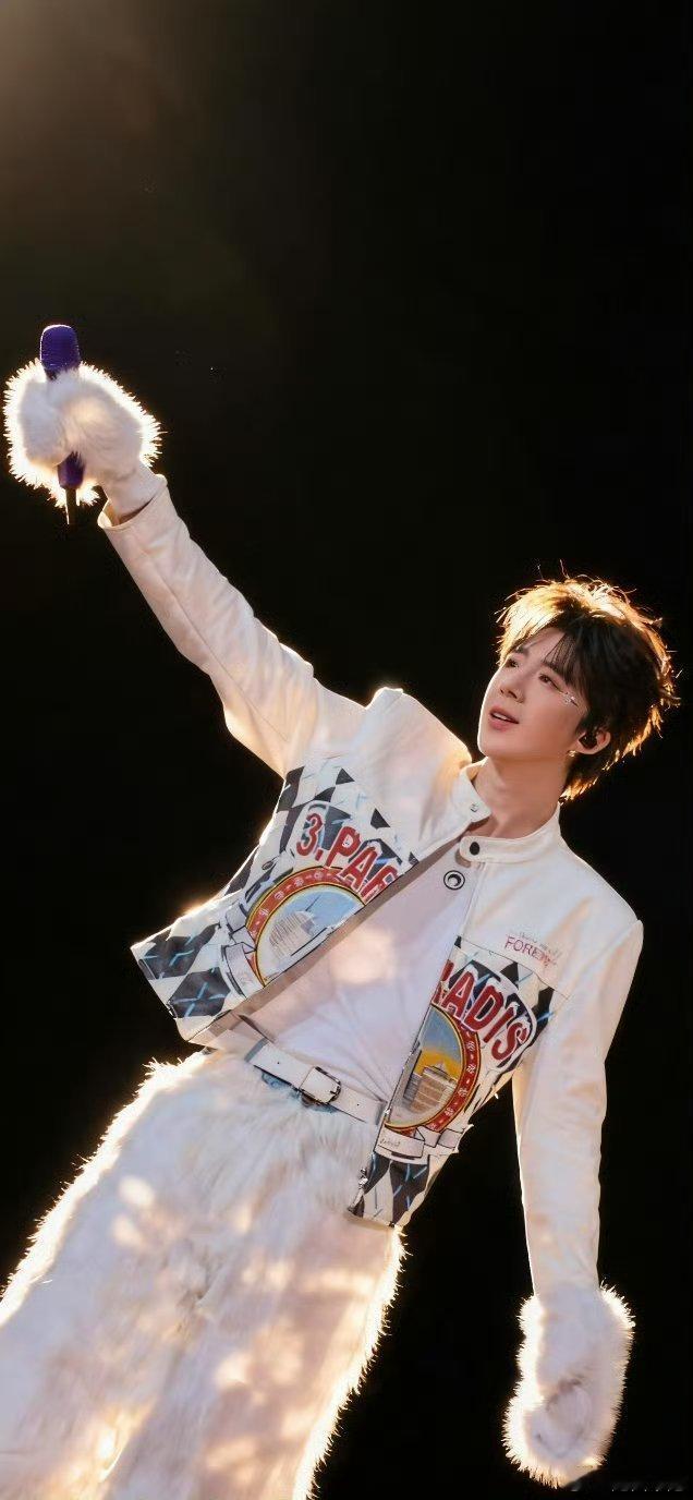 刘宇宁一场直播上十八般才艺 这波操作太秀了！ 十八般才艺信手拈来，全程高能不冷场