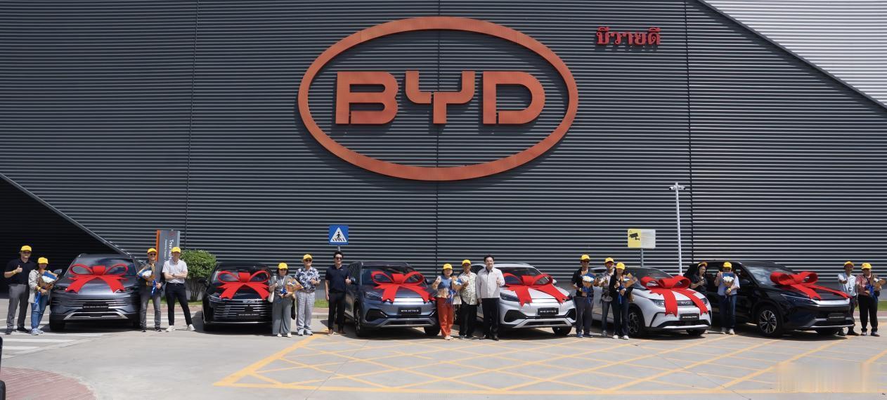 比亚迪泰国工厂迎来了第10万辆新能源汽汽车下线，车型为BYD ATTO 3（元P