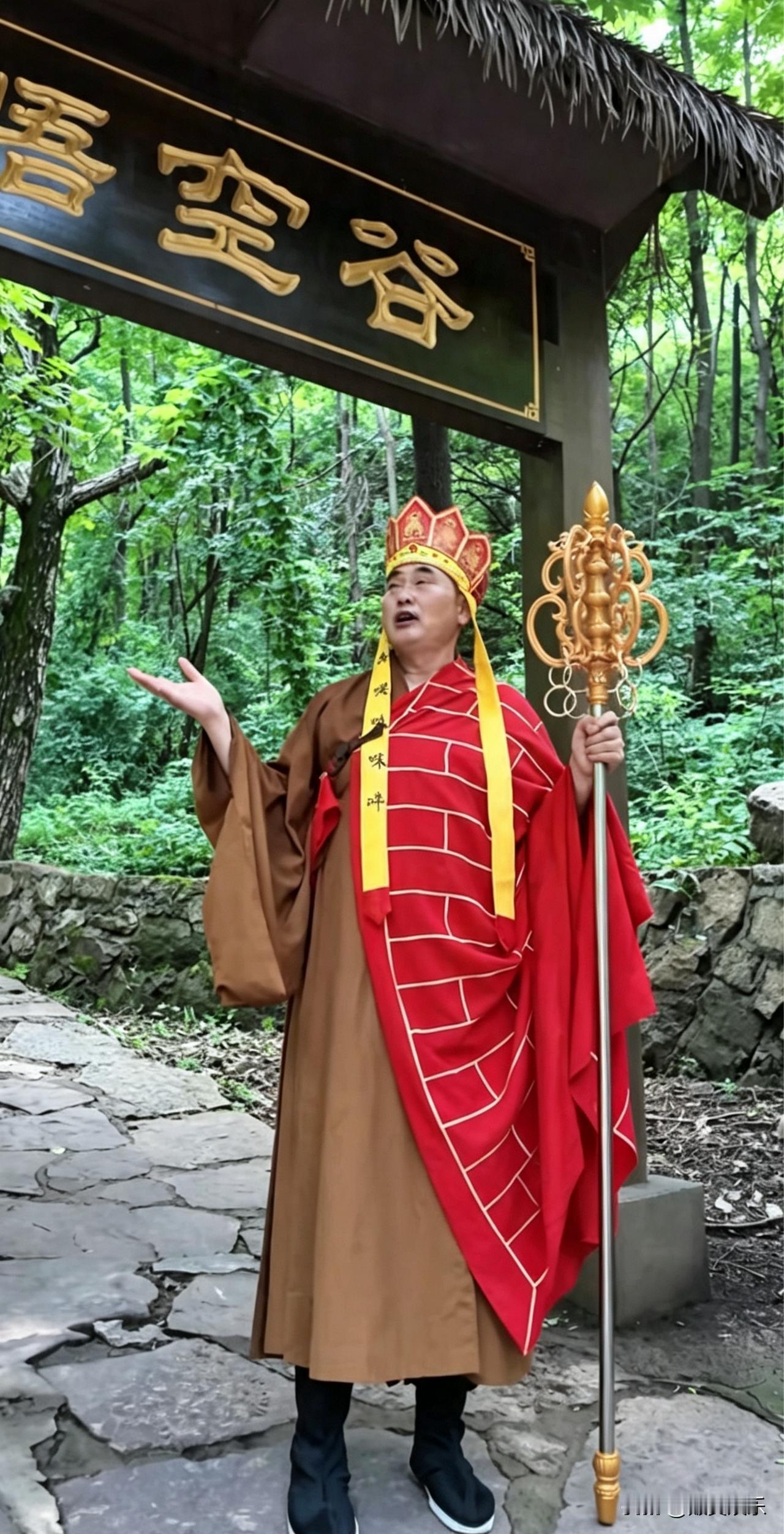 还是要重细节啊！
       朱之文这样的穿搭完全错误，原版唐僧穿搭标配是白底