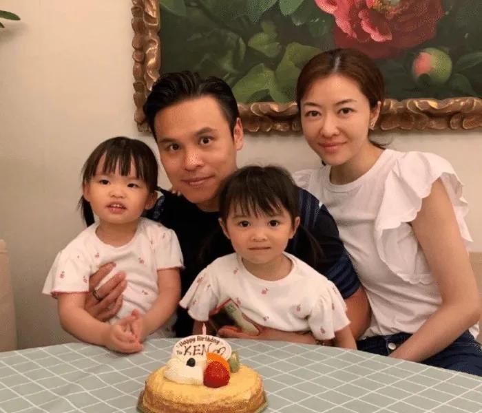 两个女儿一点都没遗传到熊黛林的颜值！
女儿都像爸爸这句话一点都没错，颜值和长相完