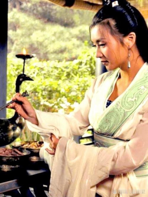 192年，王允刚杀完董卓，貂蝉却说：你杀错了人，祸首就在你身旁
 
你们知道不？