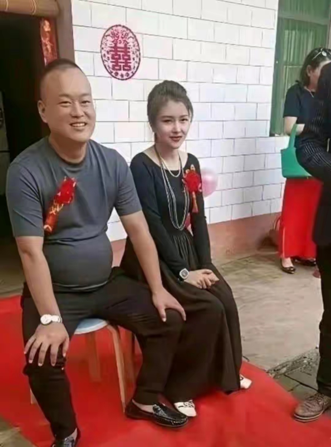 丈母娘都这么漂亮，新娘子一定更漂亮 
