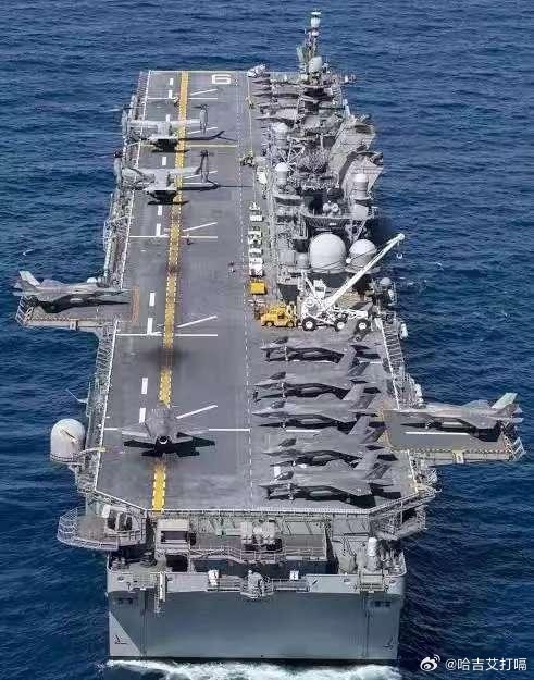 凤凰新闻【美军重兵压境欲夺伊朗石油命脉，哈尔克岛成决战焦点】美军“的黎波里”号两