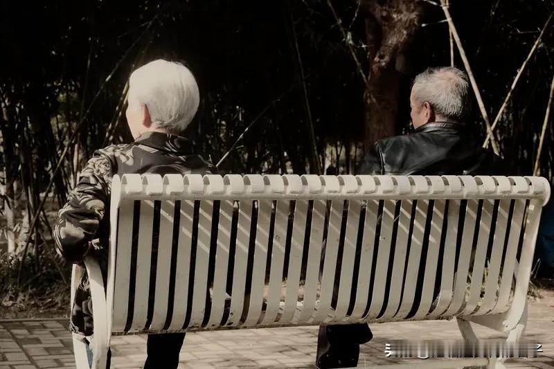 媒体：明星的光环从来不是靠血缘继承 最近星二代、星三代扎堆出道，成了娱乐圈热议话