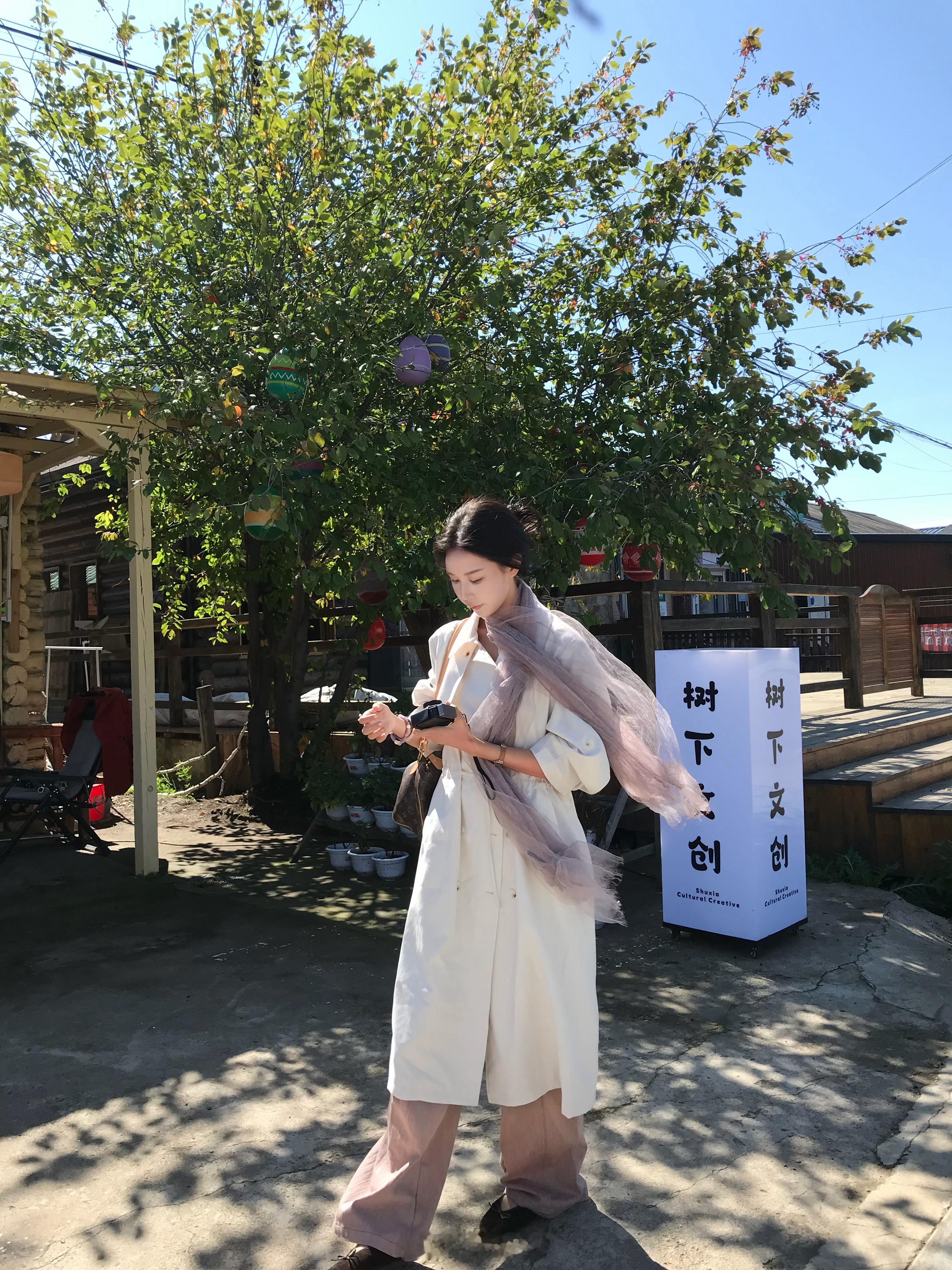 存档秋天的穿搭和素颜上身图 1.0现在已经养成素颜试衣服的习惯了因为这样也好看的