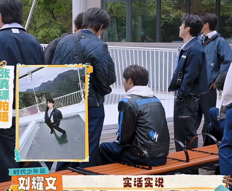 宋亚轩刘耀文走栈道这段刘耀文冲宋亚轩挑眉 宋亚轩刘耀文走栈道这段，刘耀文冲宋亚轩