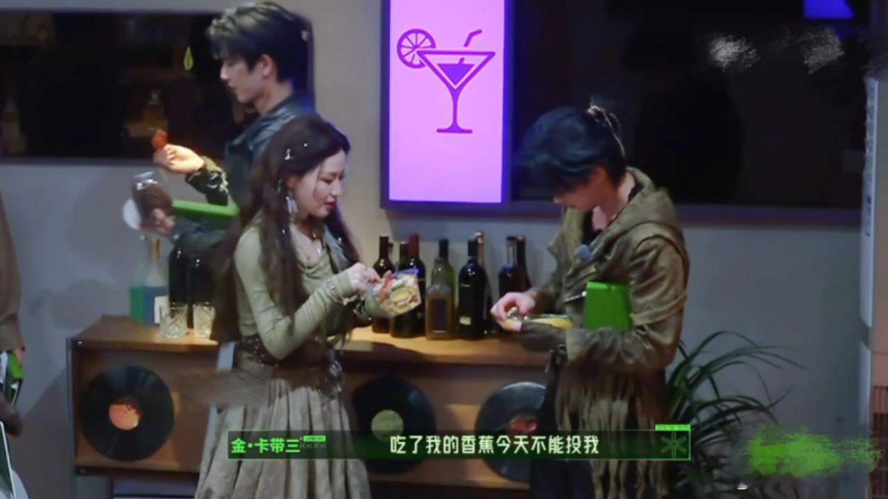 开始推理吧4 我的评分：张凌赫吃着自己的看着金靖的开始推理吧谁能拒绝馋嘴张凌赫名