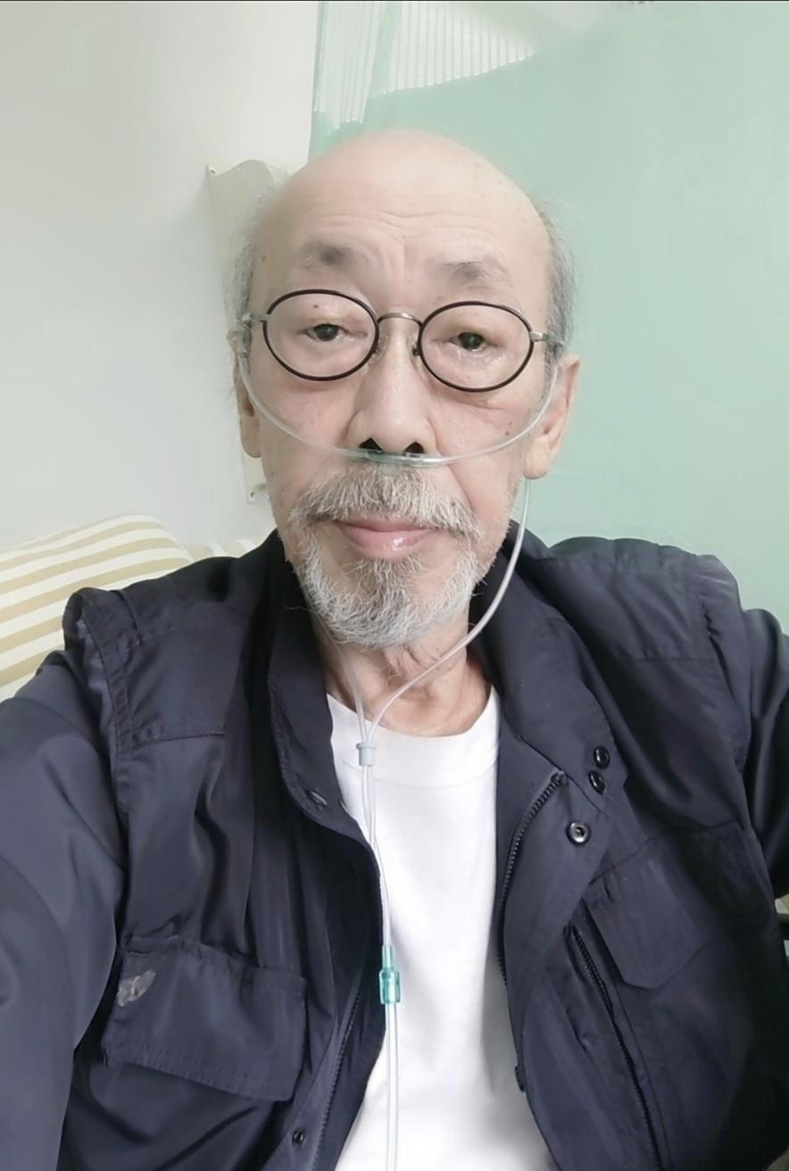 原来冯淬帆老先生的离开早有征兆！
早在5月份，先生就因为肺炎入院，
中秋节的照片