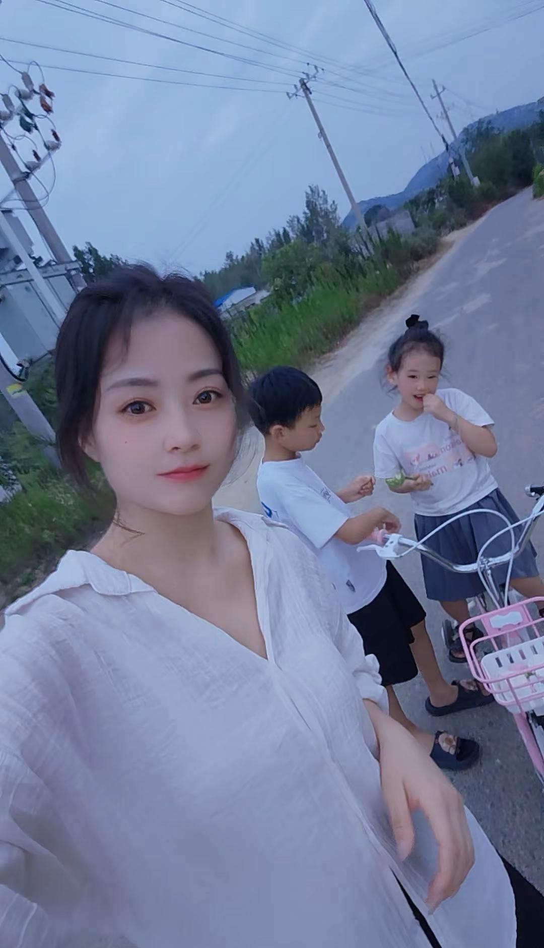 想家了。当别人说我，你真温柔，脾气真好。我就知道我又演过了，其实我生性凉薄，一身