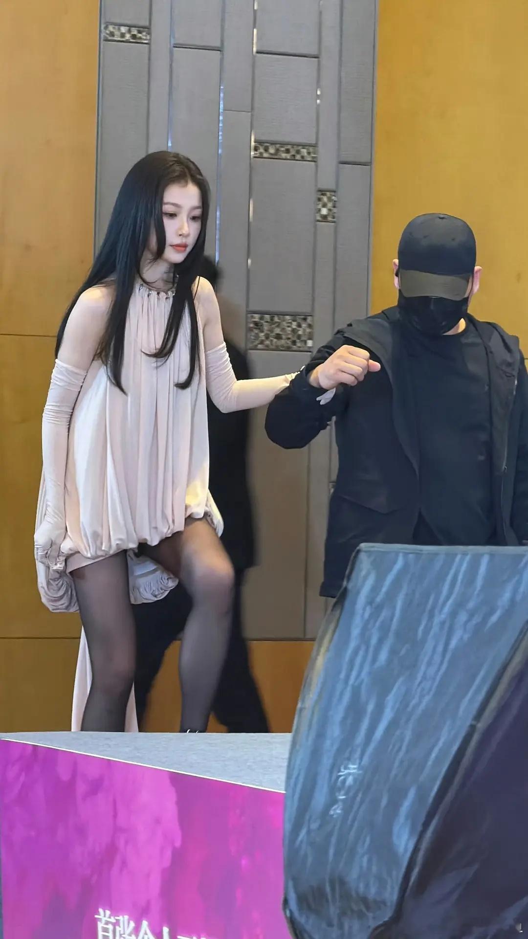 审判窝🐟签售会生图 