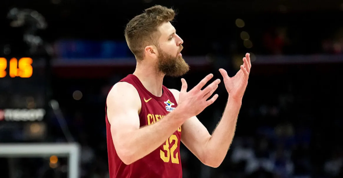 NBA 76 人新援迪安・韦德说：我们全员目标一致，就是夺冠，而且这是个 "非常