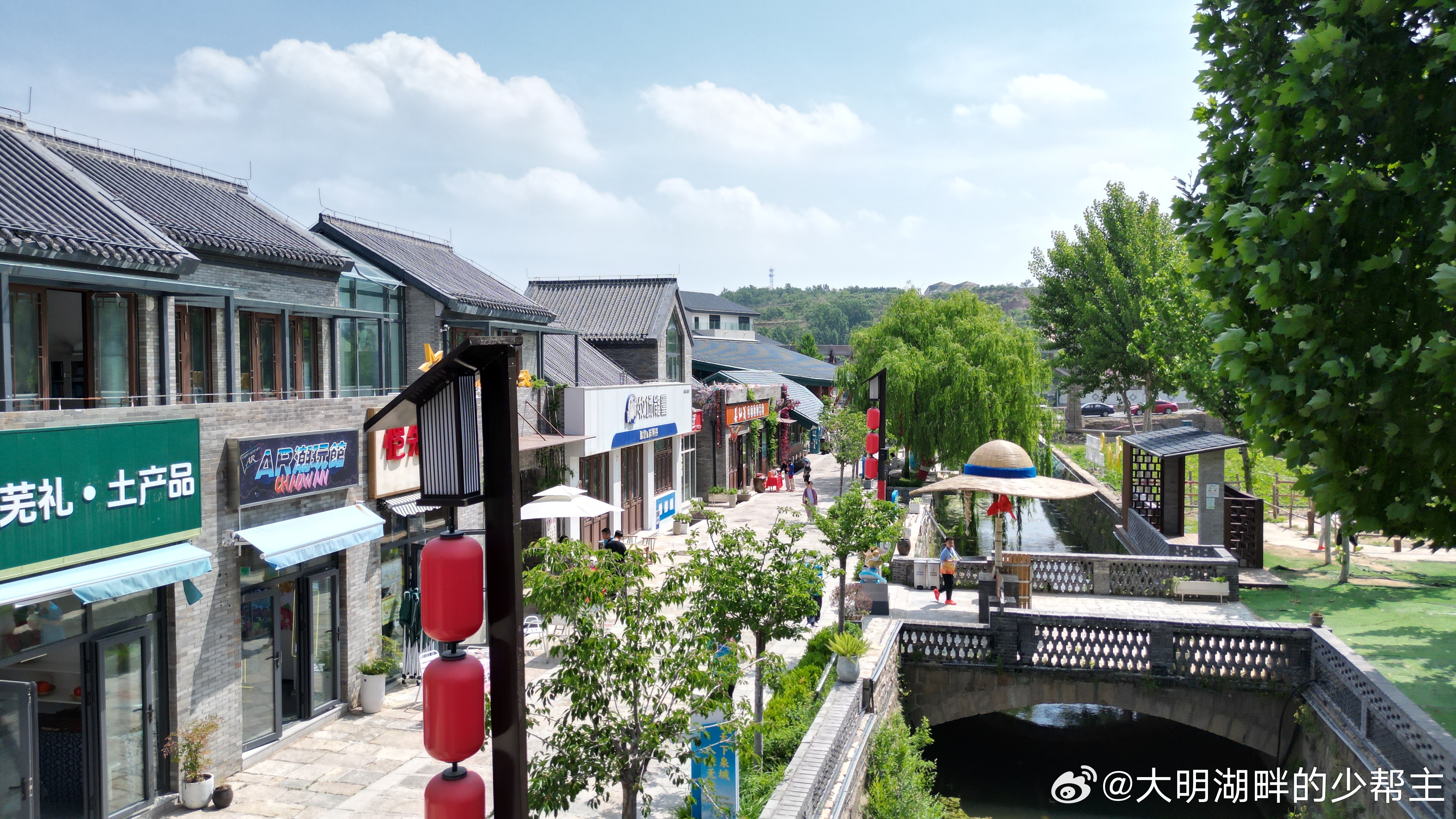 若想在济南找一处能同时装满烟火气与浪漫感的网红打卡地，天上的街市乡村旅游度假区绝