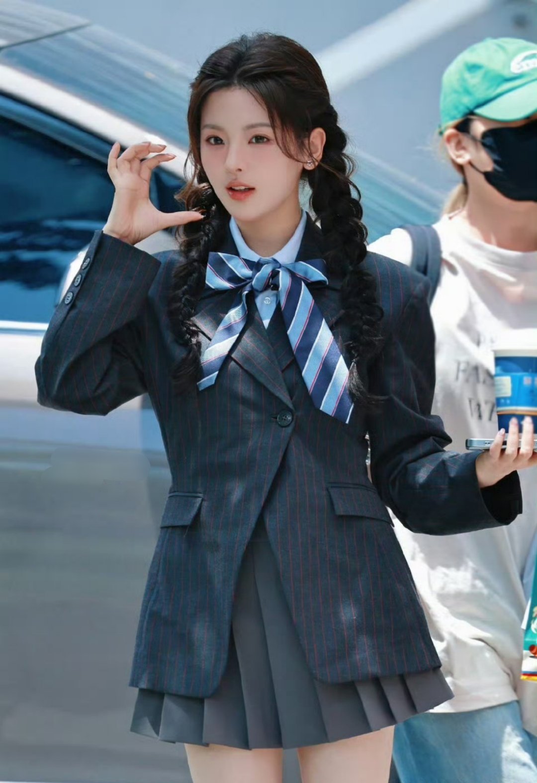 杨超越 刘浩存 王安宇一见你就笑剧透，超越妹妹学院风好美，期待他们三个在综艺的表