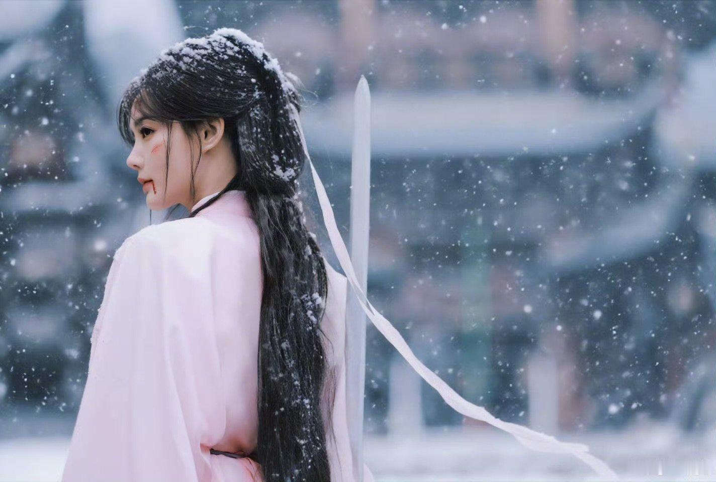 好心疼这个李一桐我来保护这个李一桐怎么又惨又美！我来保护这个姐姐 ​​​