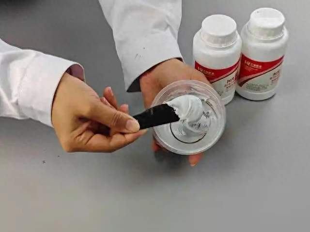 不砸砖注胶补漏，4 天后漏得更凶！免砸砖高科技不过是一环套一环