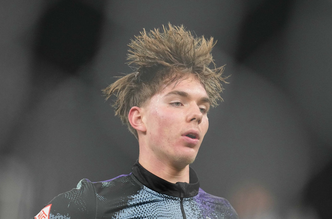 拜仁希望在迪亚斯之外，左边锋位置上引进一名年轻的替补球员。如果经济条件允许，俱乐