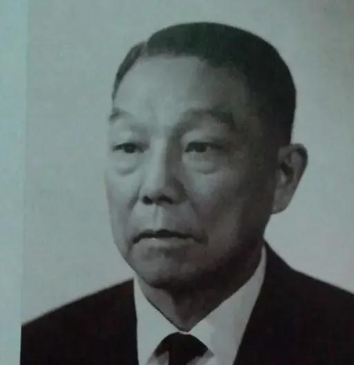 重庆解放前，我党派人联系四川军阀杨森，并提出了4个要求。杨森表示：我只能保证我的