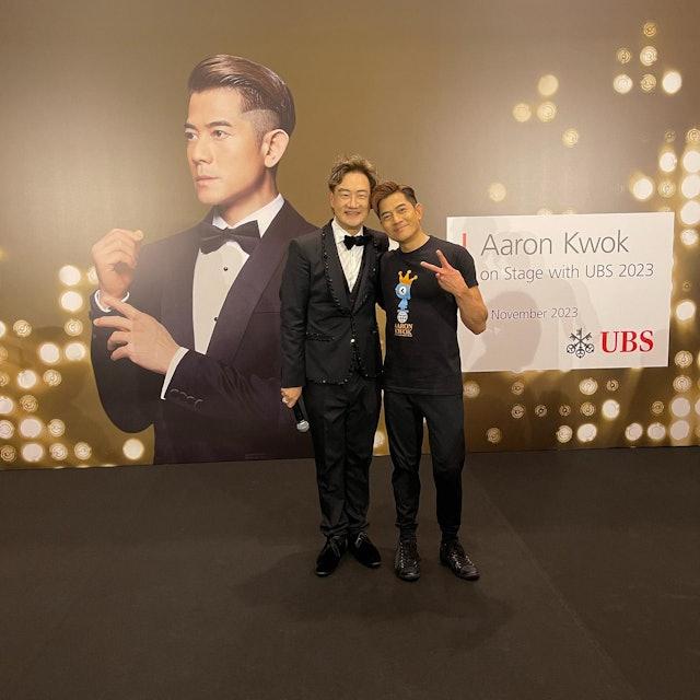 现年51岁的李浩林（Derek）口才了得兼精通两文三语，自90年代中开始成为各个