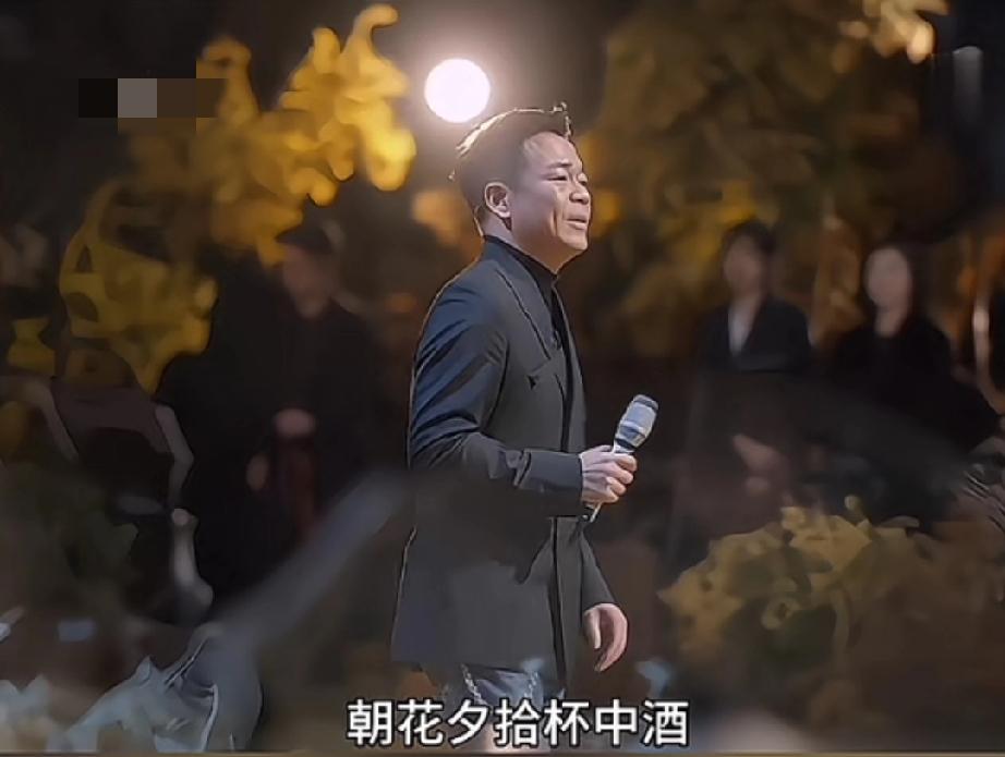 【主角】里的苟师竟是唱《中华民谣》的歌手

网友发现了他歌手加演员的身份后，有人