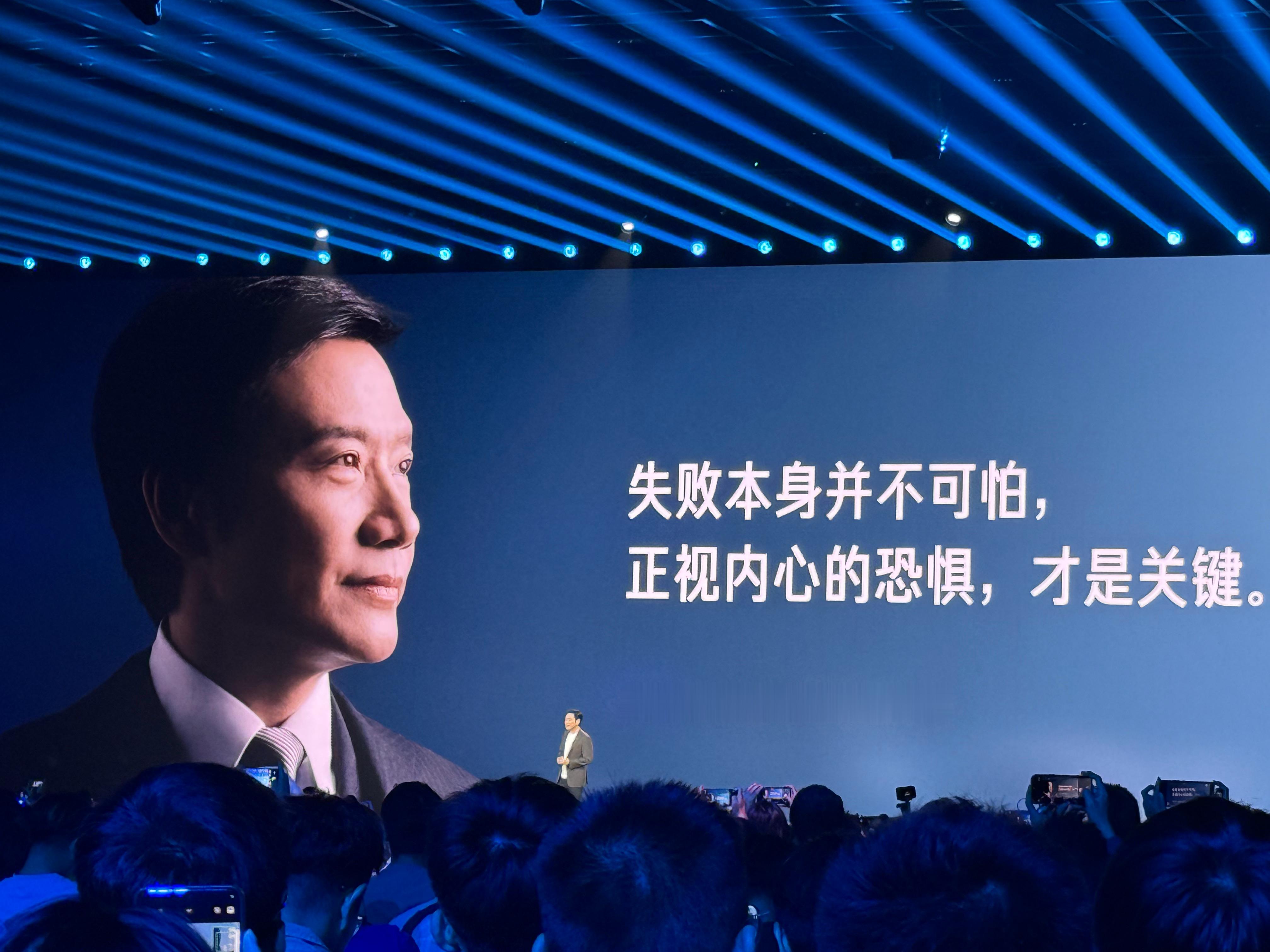 小米创办十五周年之际，小米在汽车和芯片领域连续两次重大突破。小米造芯始于2014