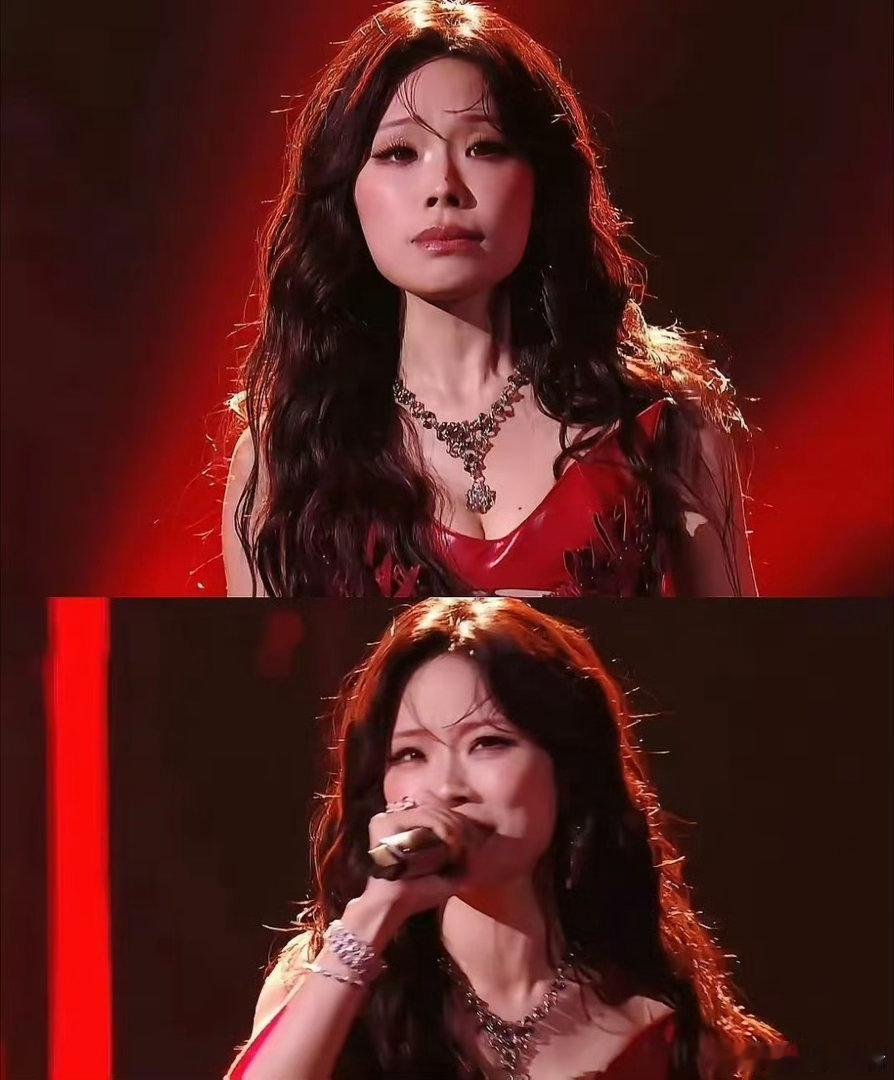 耳帝说万妮达唱出了这个味儿妮达对歌曲的理解太透彻，一段说唱撕开表层情感，赋予作品