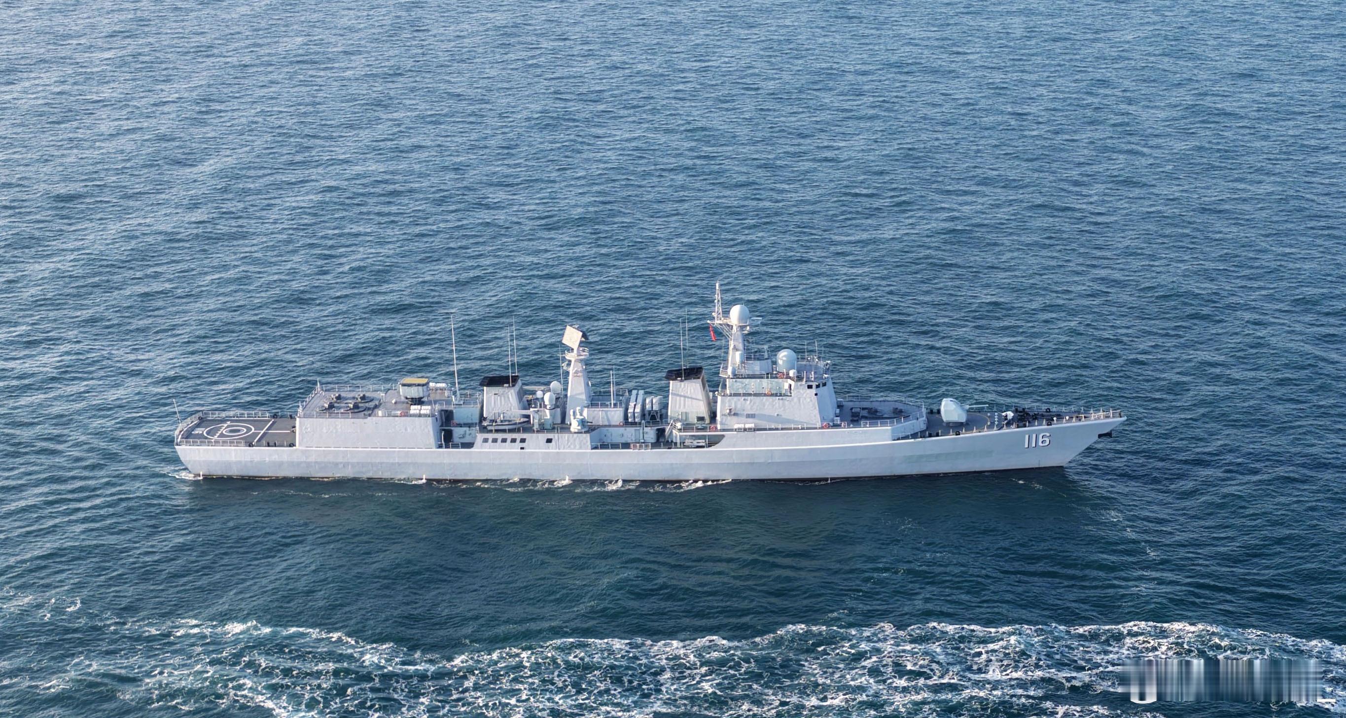 116石家庄舰，051C二号舰，2007年1月入列，刚满19年。满排6500吨，