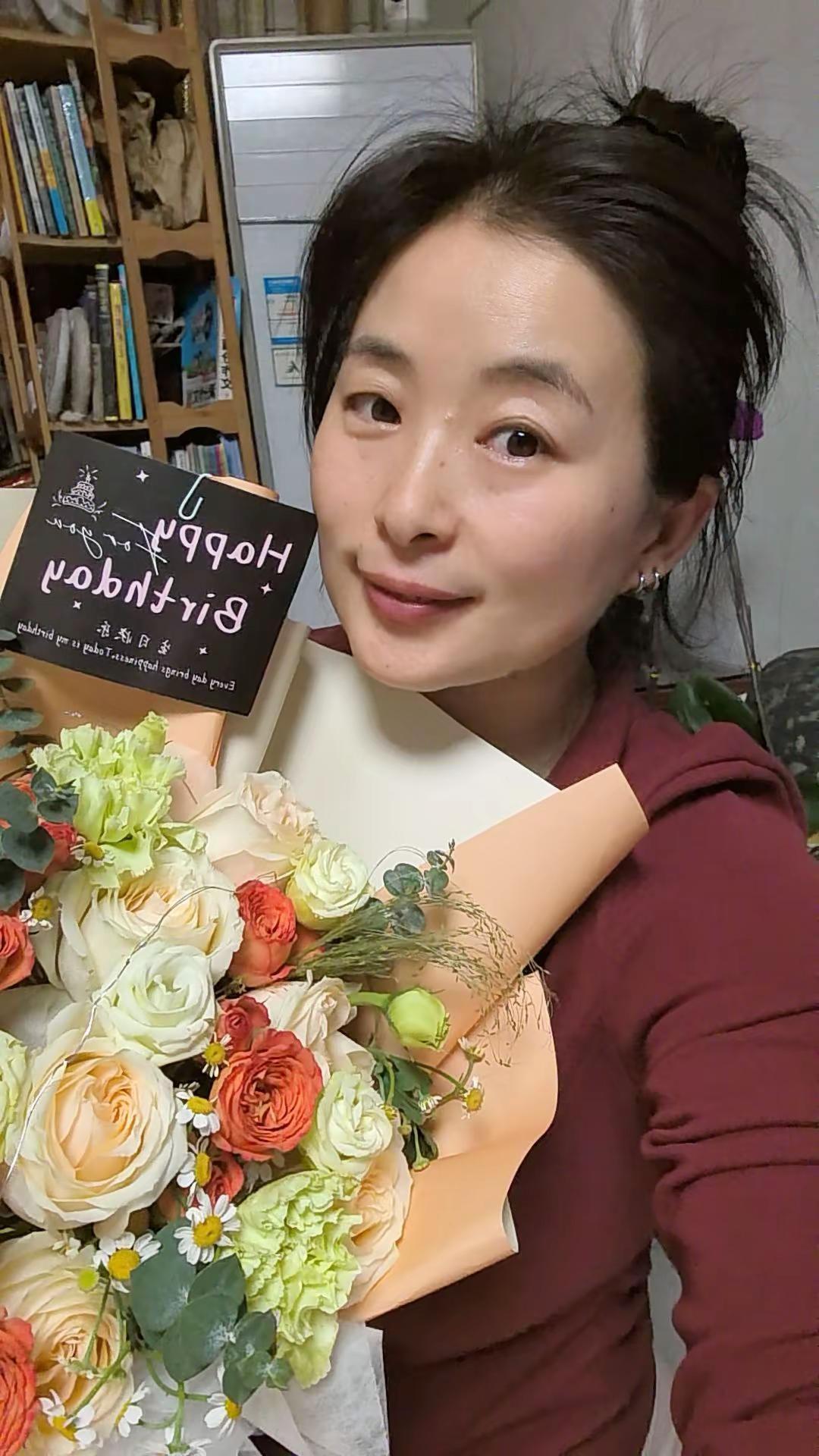 喜提一岁，人生百味！愿来岁，无病、无灾、无忧、亦无虑，有期有盼。生日快乐