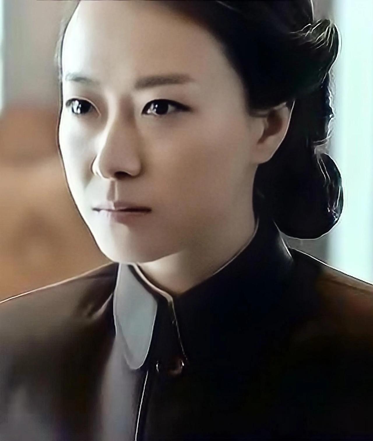  刘秘书的扮演者刘陆，1982年5月26日出生于陕西，中国内地女演员，毕业于北京