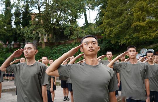 江苏苏州（经济发达、政策优厚），我为你拆解最核心的利弊，帮你找到最适合的路径。