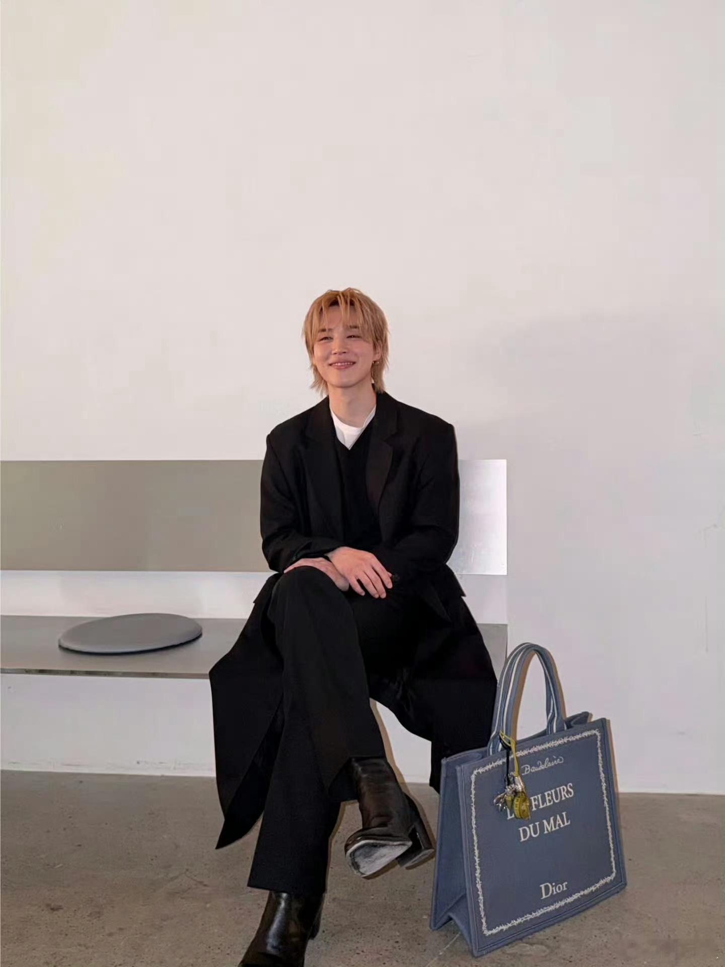 浪漫是什么？是朴智旻在情人节这天用了唯粉专属的黄色爱心💛，朴智旻PJMS 99